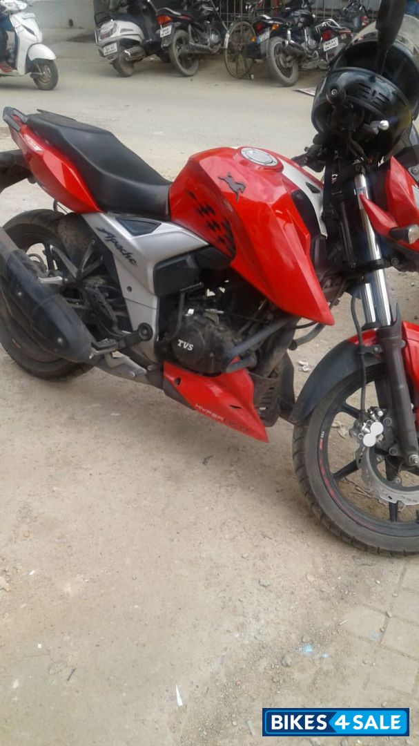 Red TVS Apache RTR 160 4V