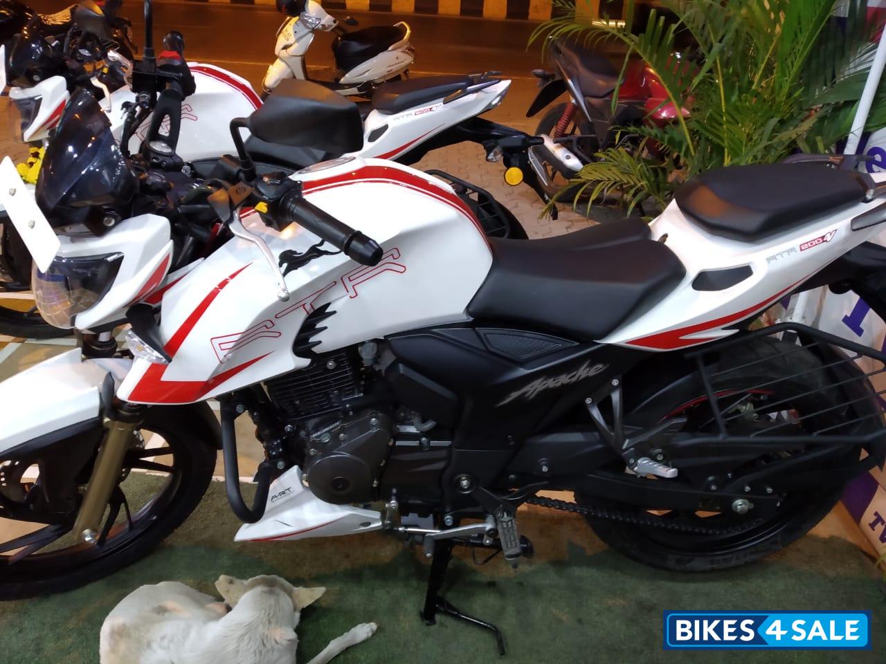 TVS Apache RTR 200 4V Race Edition 2.0