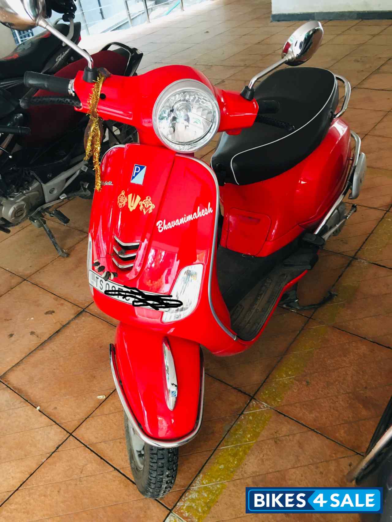 Glassy Red Vespa LX 125