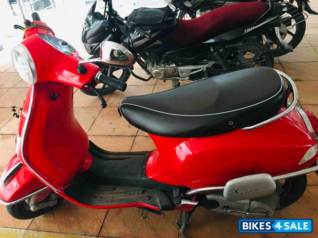 Glassy Red Vespa LX 125