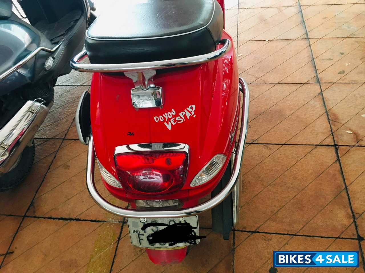 Glassy Red Vespa LX 125