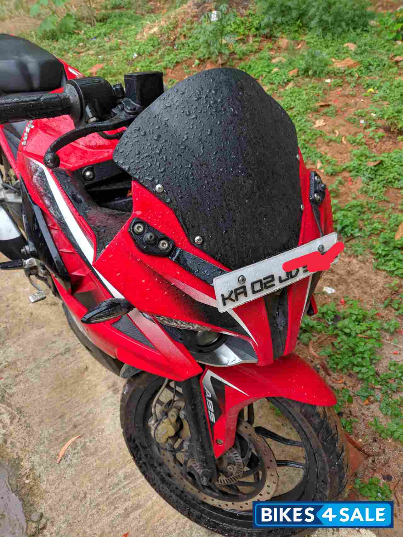 Read Bajaj Pulsar RS 200 ABS
