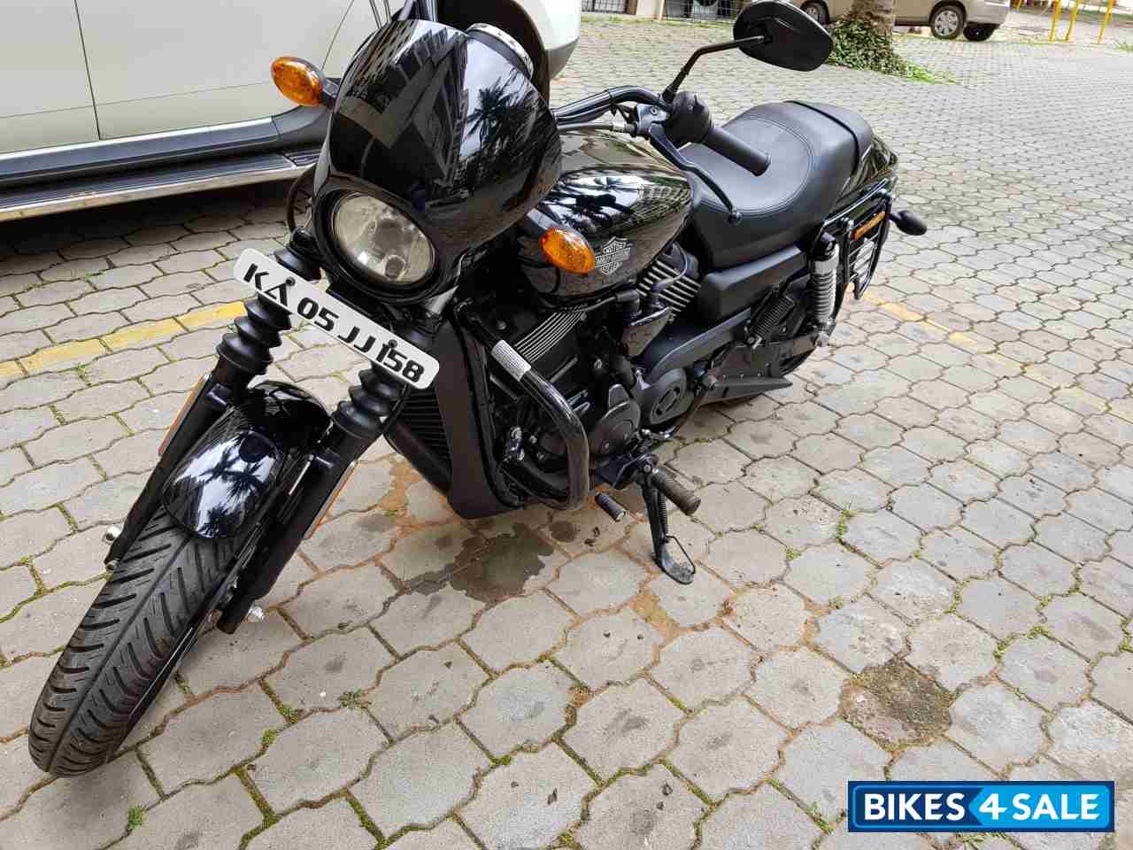 Black Harley Davidson Street 750