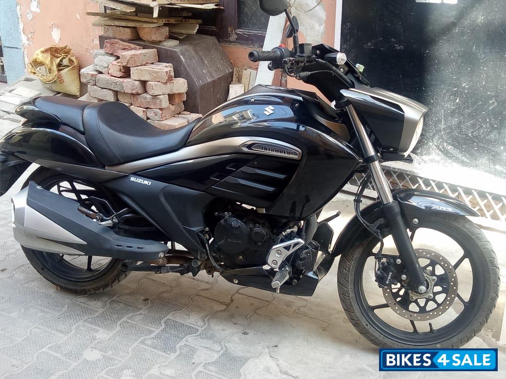Suzuki Intruder 150