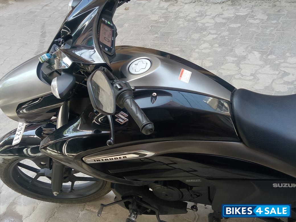 Suzuki Intruder 150