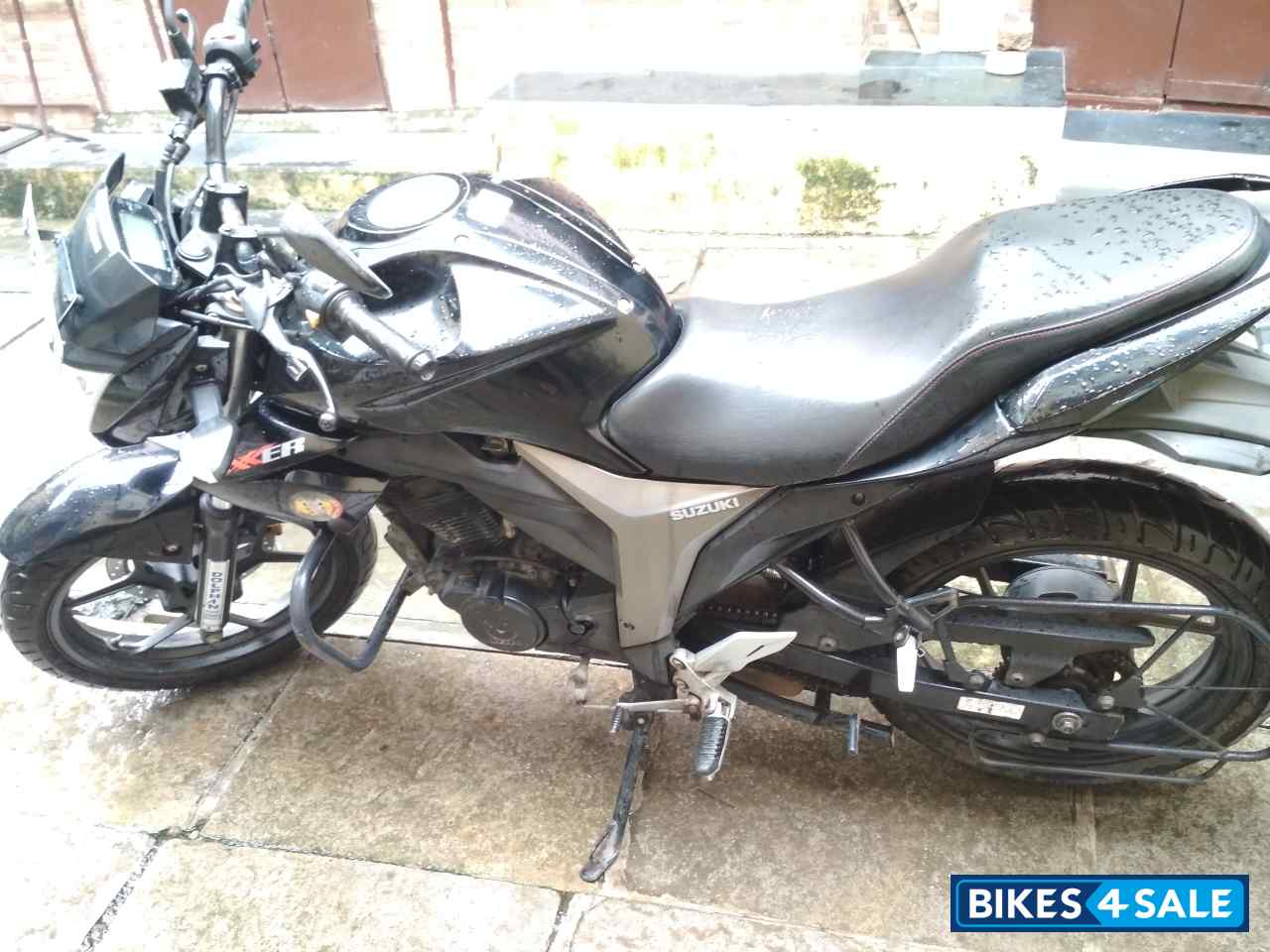 Black Suzuki Gixxer 150