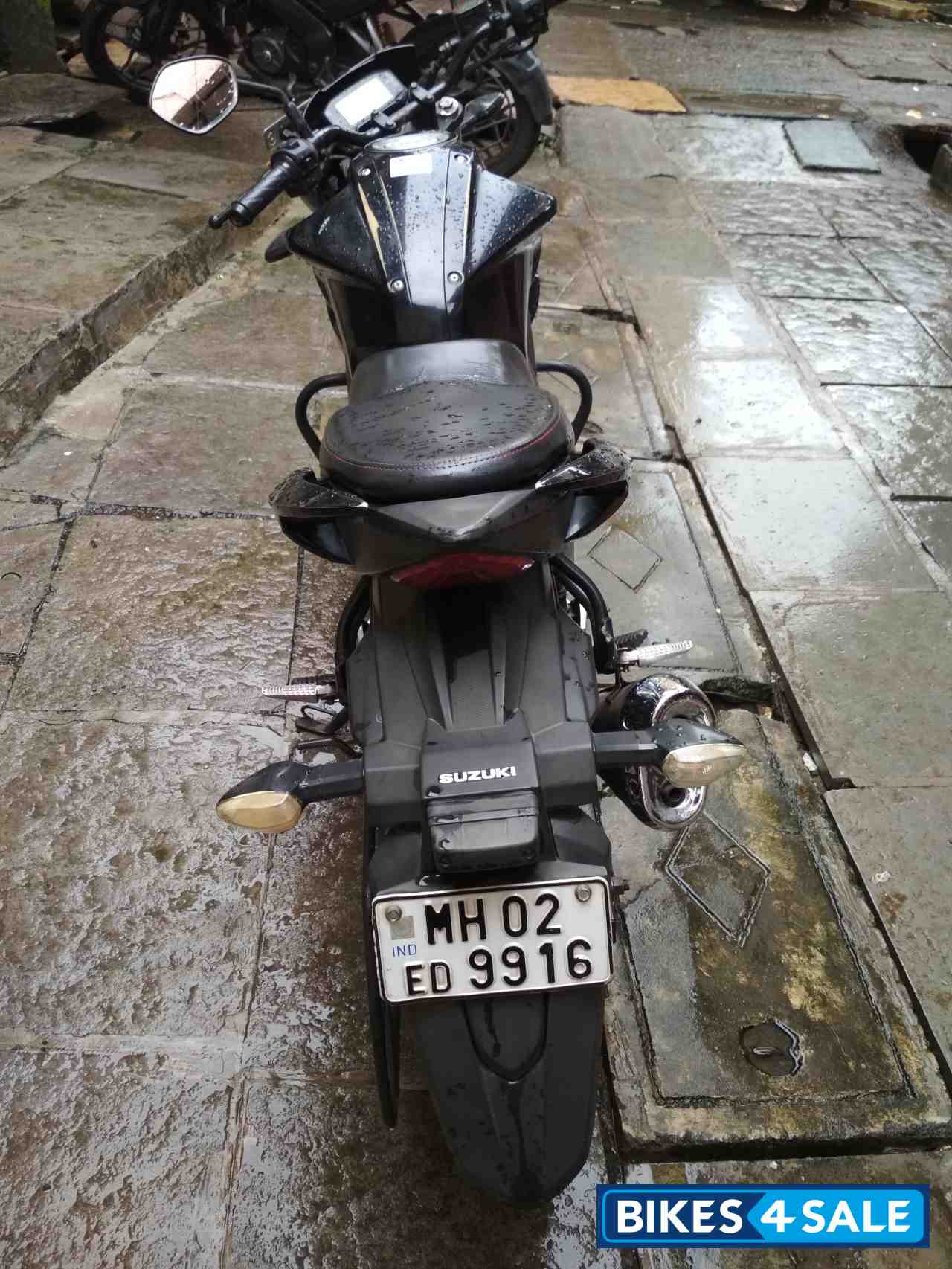 Black Suzuki Gixxer 150