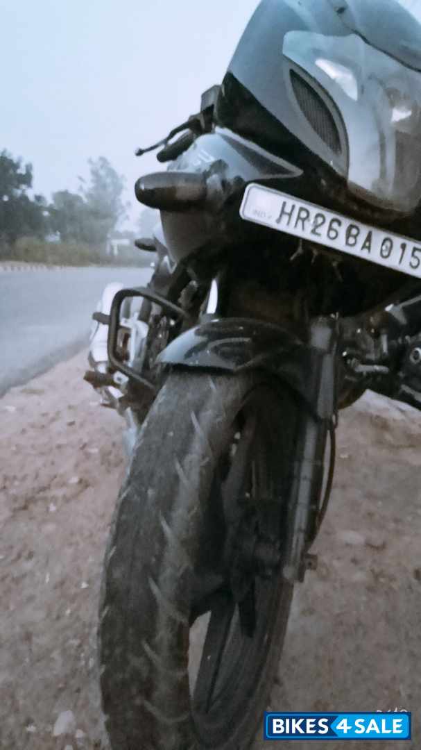 Black Bajaj Pulsar 220 DTSi