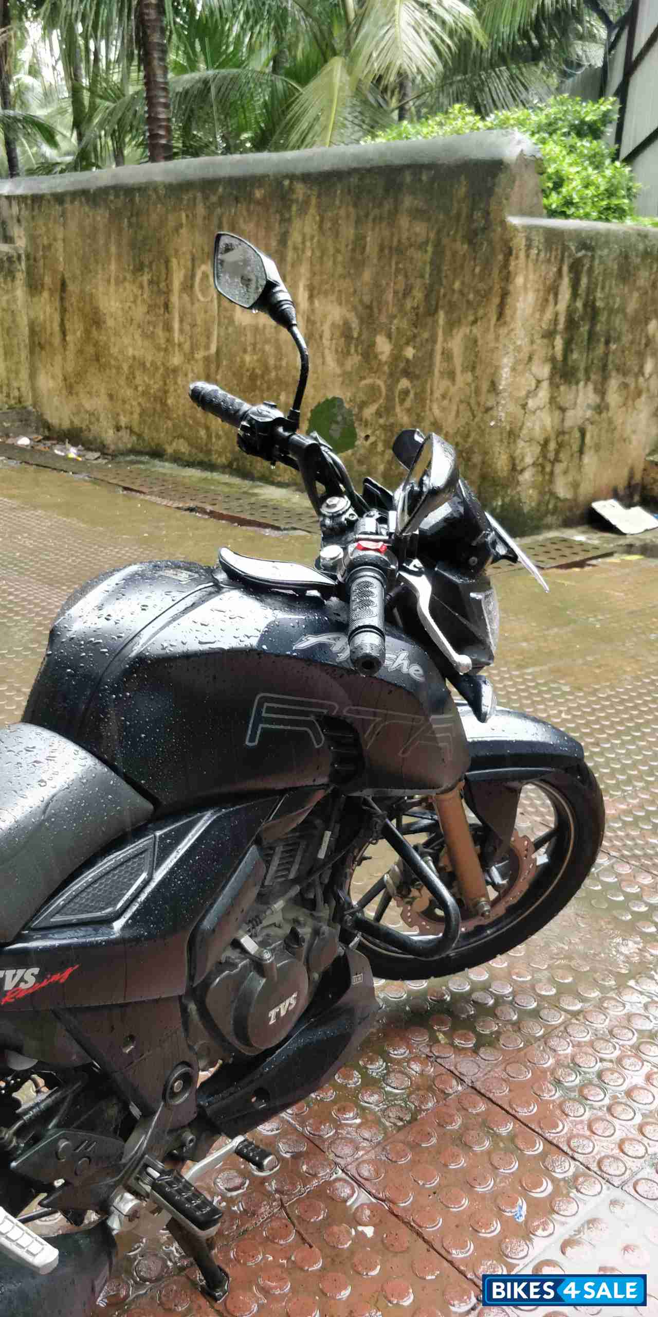 Matte Black TVS Apache RTR 200 4V