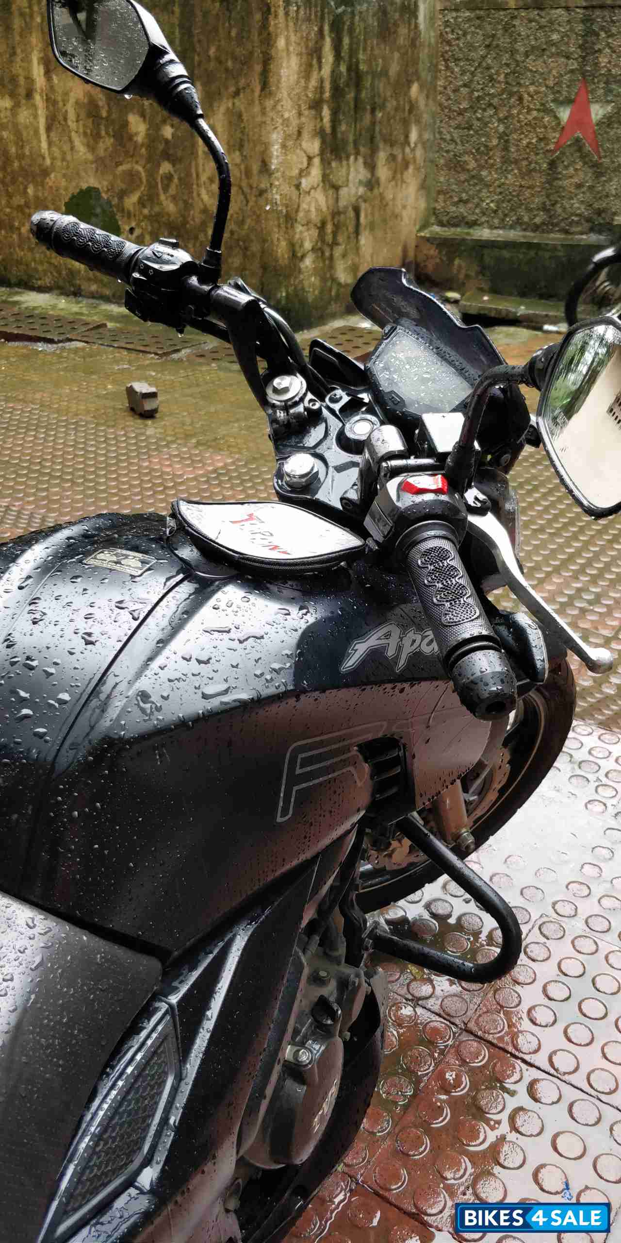 Matte Black TVS Apache RTR 200 4V