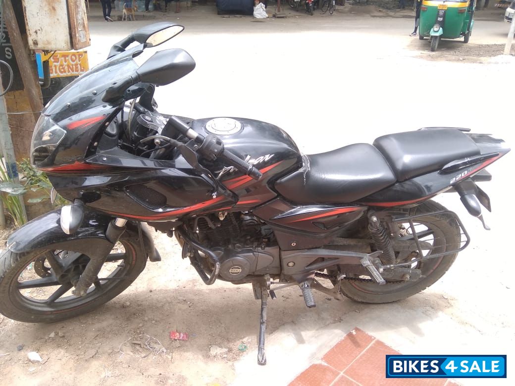 Ebony Black Bajaj Pulsar 220F