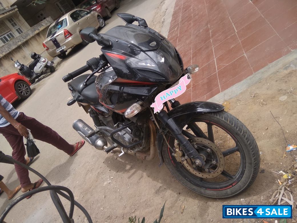 Ebony Black Bajaj Pulsar 220F