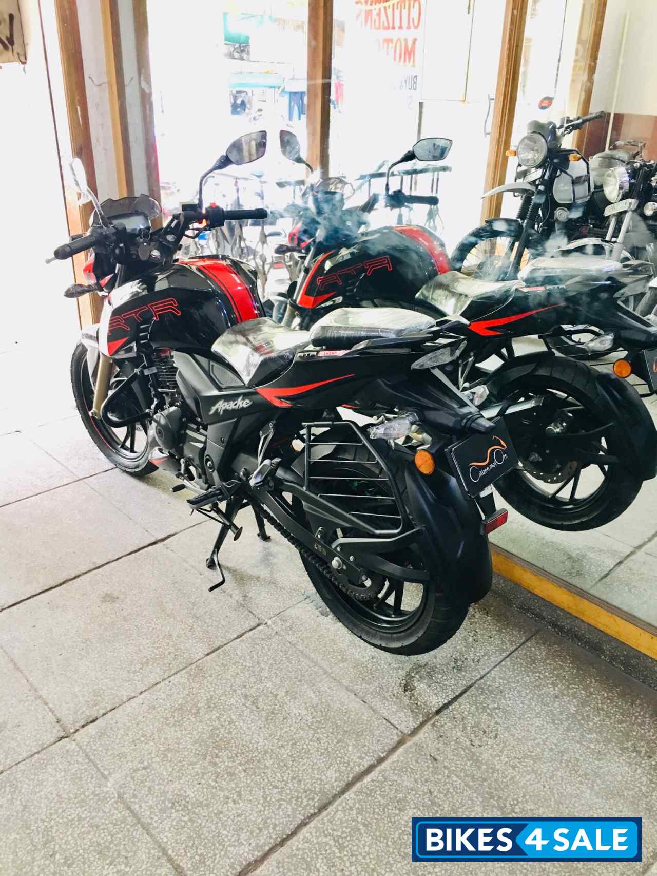 Black TVS Apache RTR 200 4V ABS Race Edition 2.0 Black TVS Apache RTR 200 4V ABS Race Edition 2.0