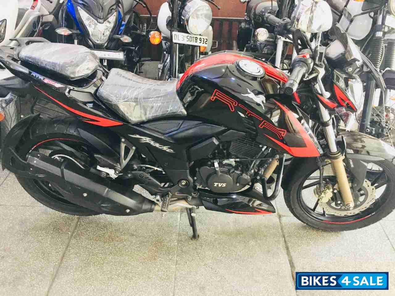 Black TVS Apache RTR 200 4V ABS Race Edition 2.0 Black TVS Apache RTR 200 4V ABS Race Edition 2.0
