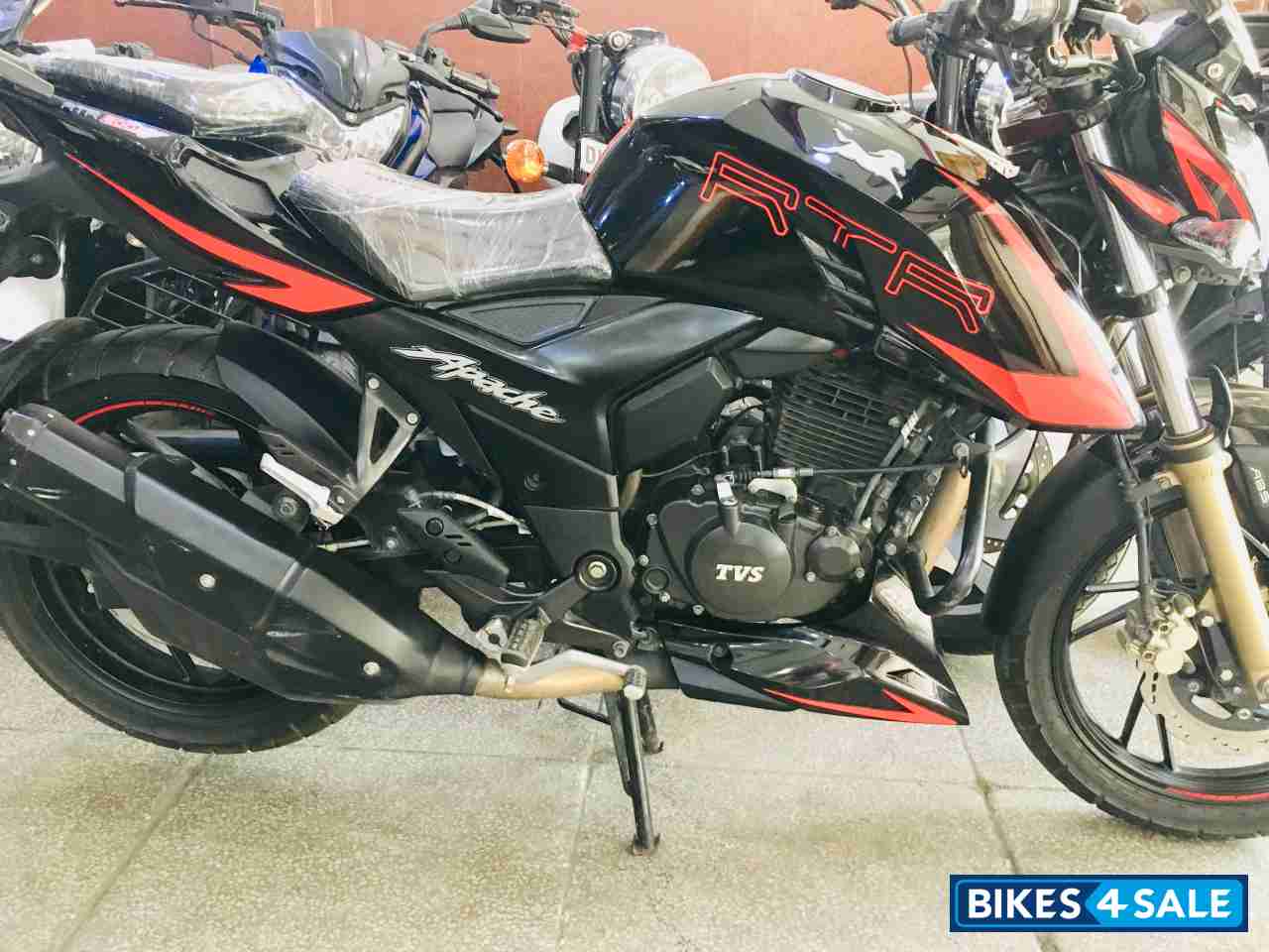 Black TVS Apache RTR 200 4V ABS Race Edition 2.0 Black TVS Apache RTR 200 4V ABS Race Edition 2.0