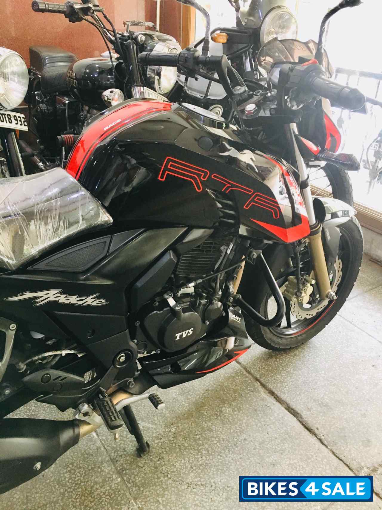 Black TVS Apache RTR 200 4V ABS Race Edition 2.0 Black TVS Apache RTR 200 4V ABS Race Edition 2.0