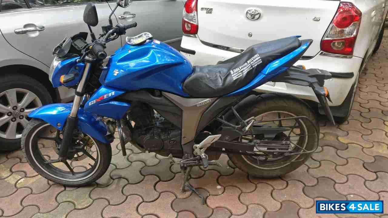 Blue Suzuki Gixxer 150 Blue Suzuki Gixxer 150
