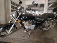 Black Bajaj Avenger 220 DTS-i
