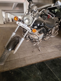 Black Bajaj Avenger 220 DTS-i