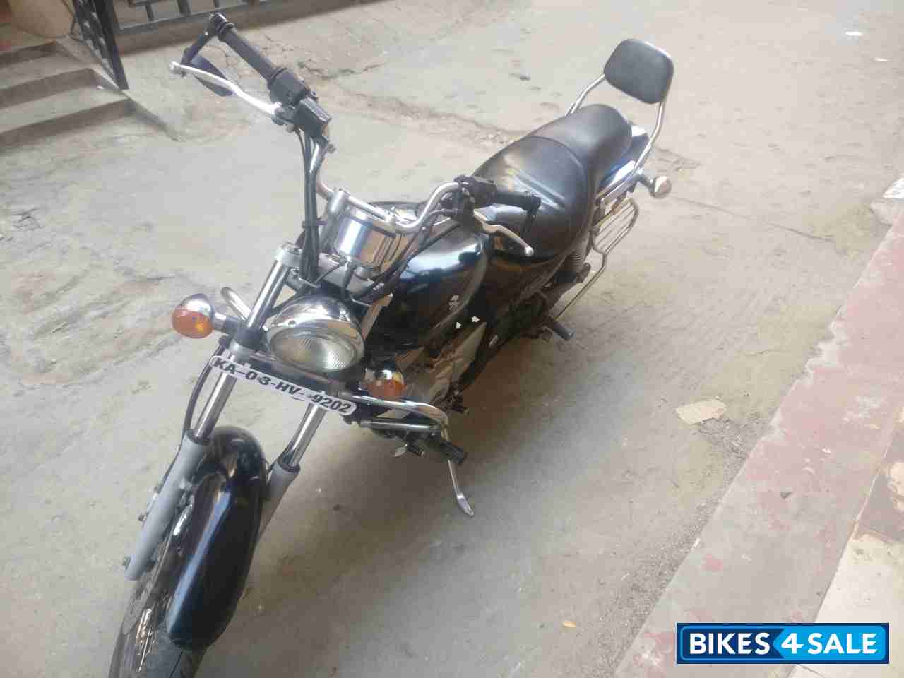 Bajaj Avenger 220 DTS-i