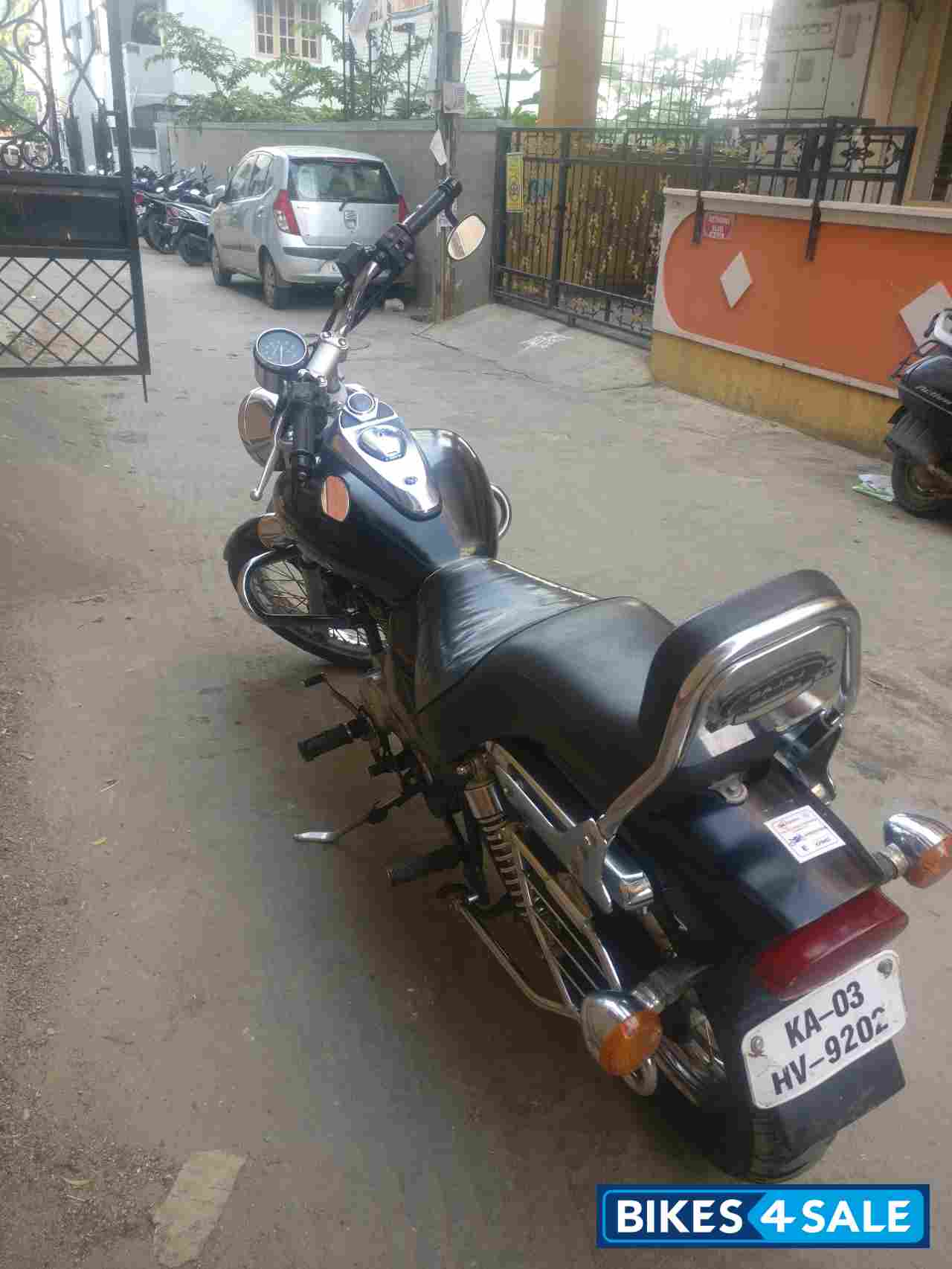 Bajaj Avenger 220 DTS-i