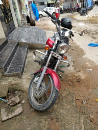 Red Bajaj Avenger 220 DTS-i