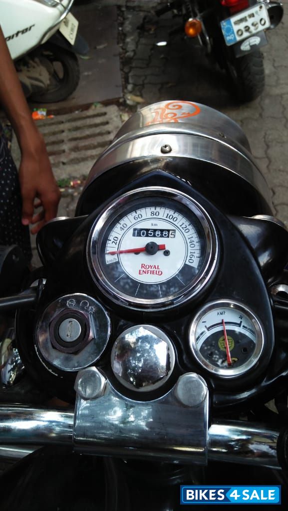 Black Royal Enfield Bullet Standard 350