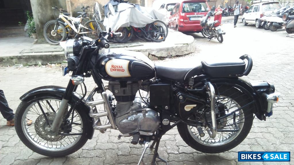 Black Royal Enfield Bullet Standard 350