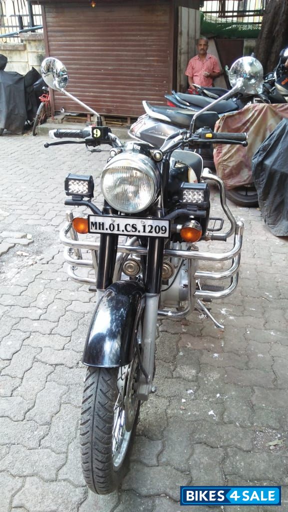 Black Royal Enfield Bullet Standard 350