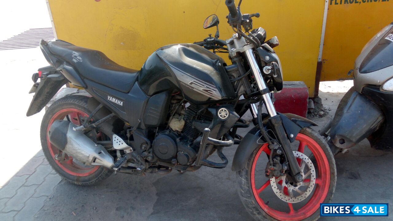 Black Yamaha FZ16
