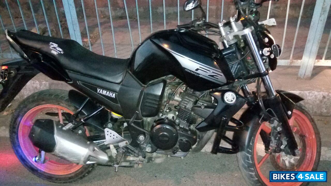 Black Yamaha FZ16 Black Yamaha FZ16