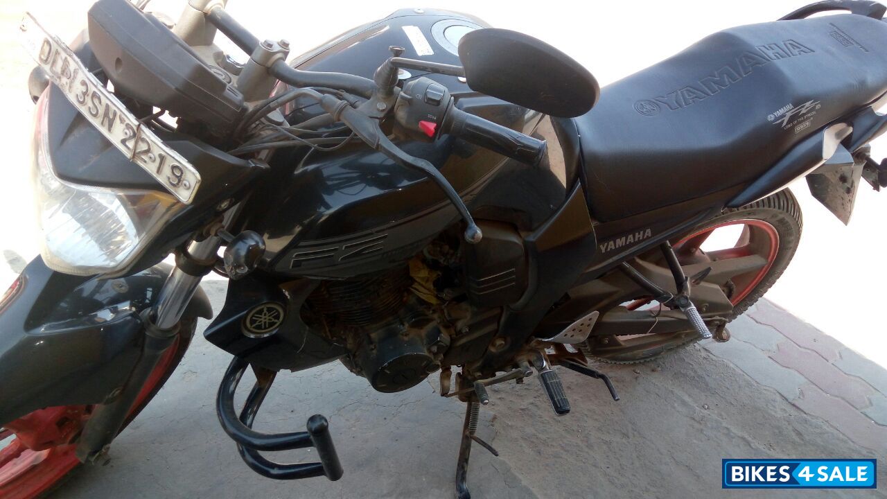 Black Yamaha FZ16 Black Yamaha FZ16
