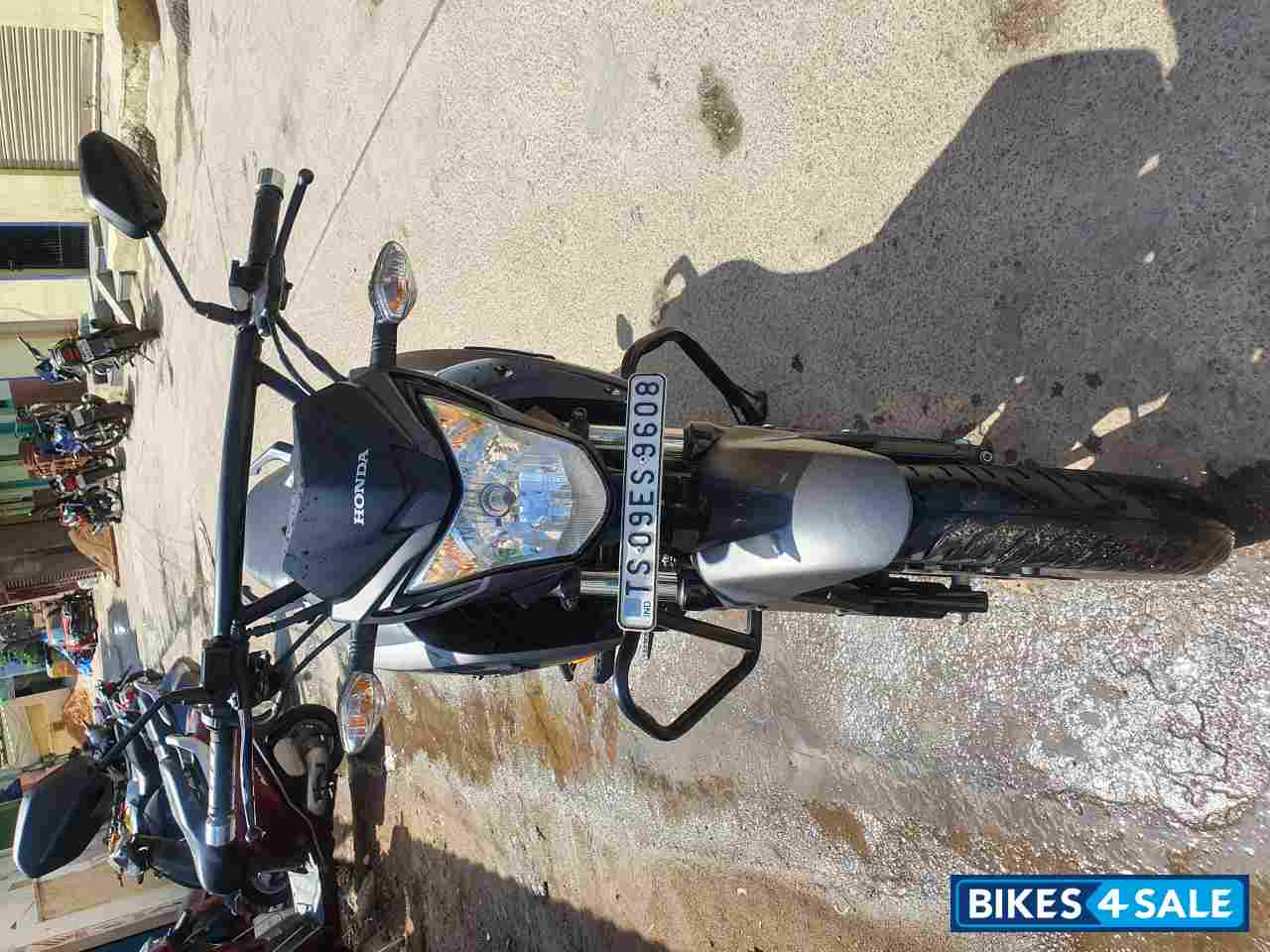 Grey Honda CB Hornet 160R