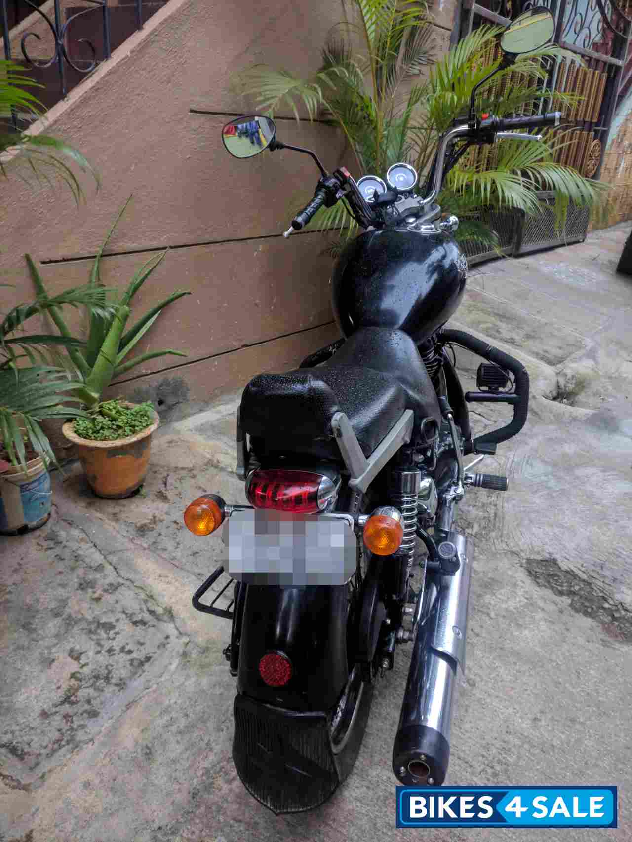 Black Royal Enfield Thunderbird 350 Black Royal Enfield Thunderbird 350