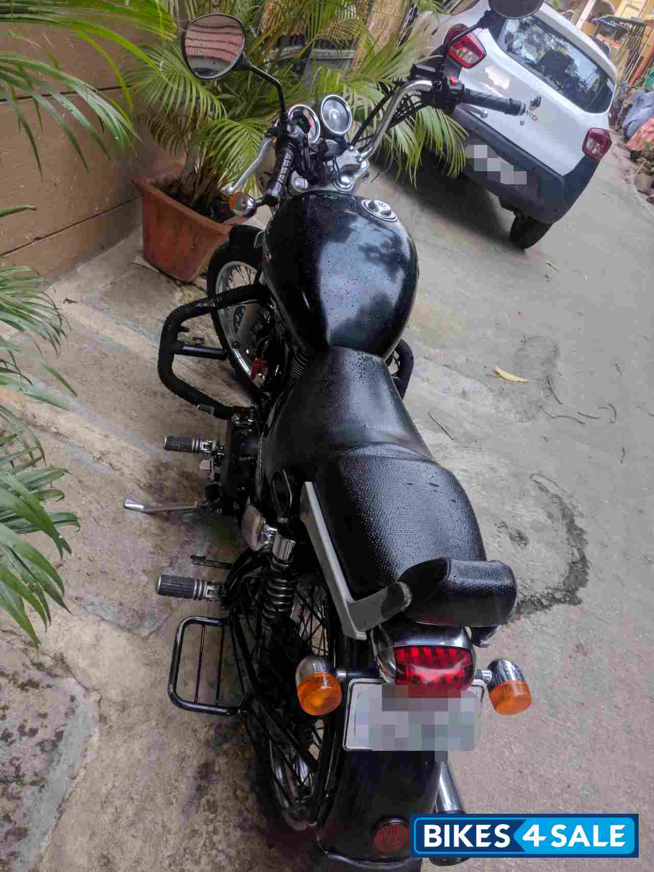 Black Royal Enfield Thunderbird 350 Black Royal Enfield Thunderbird 350