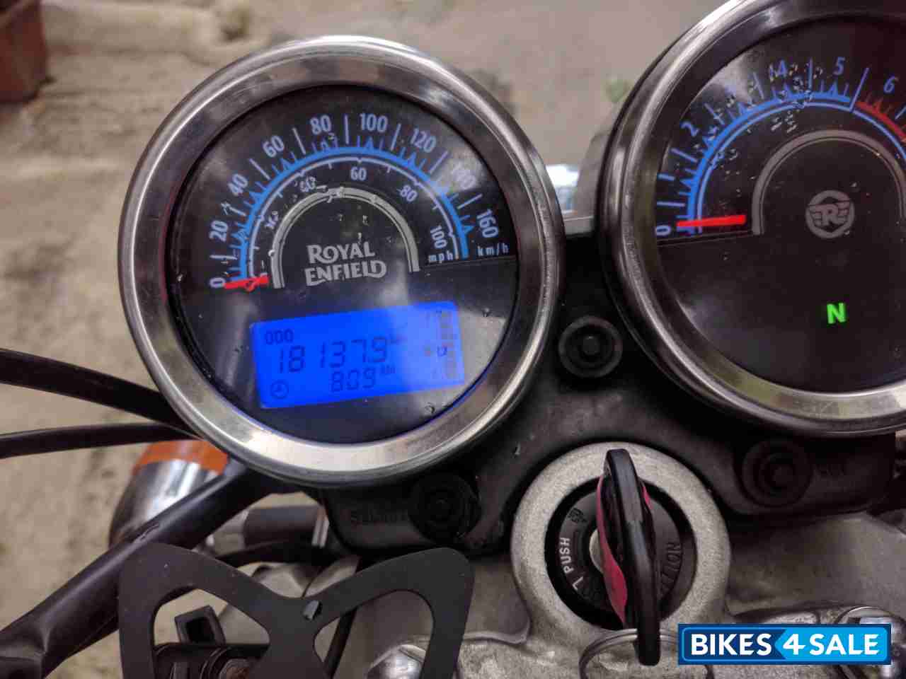 Black Royal Enfield Thunderbird 350 Black Royal Enfield Thunderbird 350