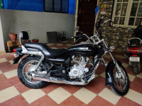 Black Bajaj Avenger 220 DTS-i