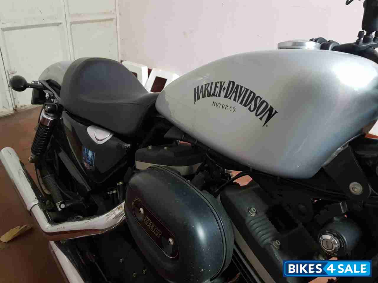 Silver Harley Davidson Iron 883