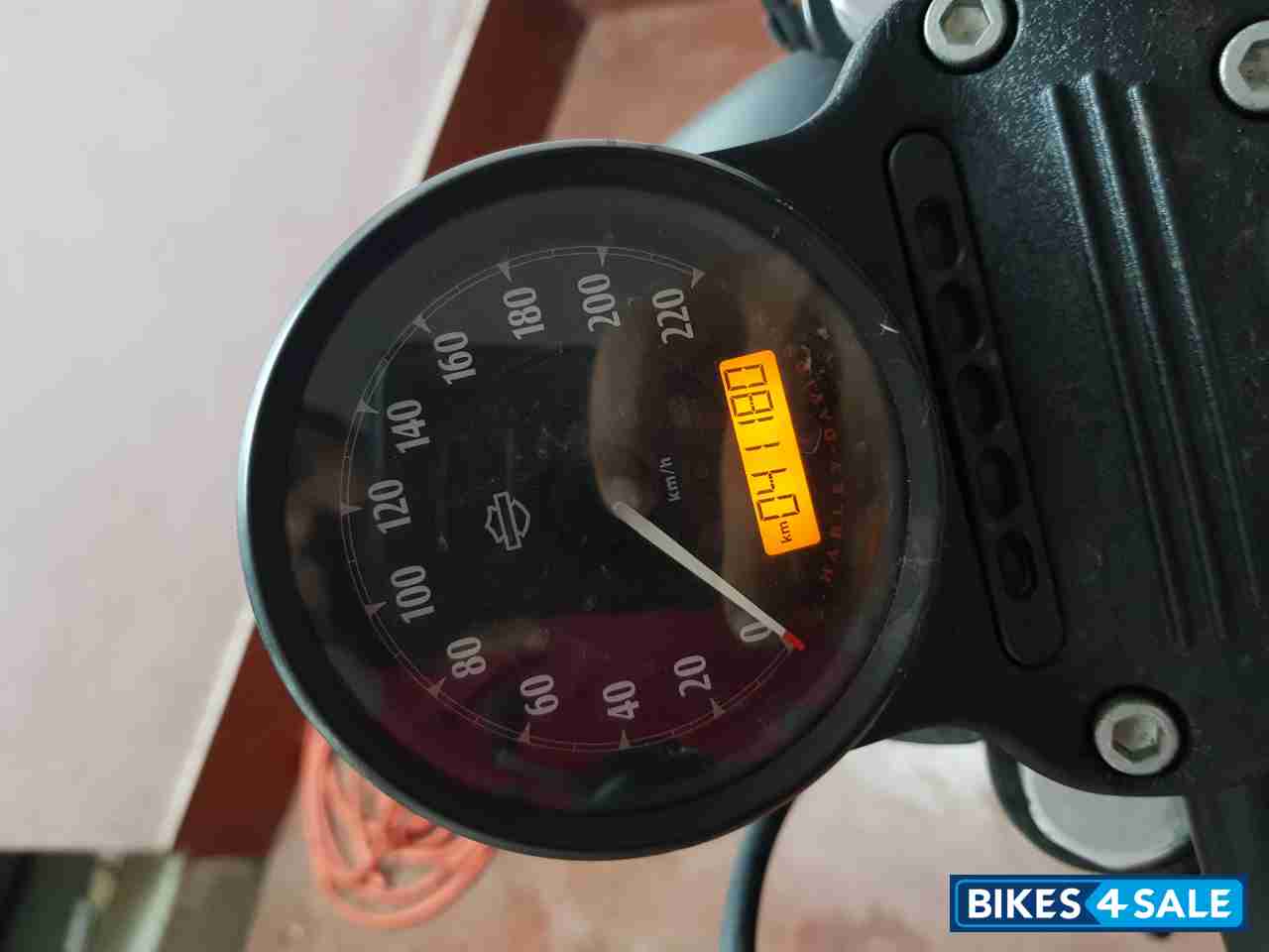 Silver Harley Davidson Iron 883