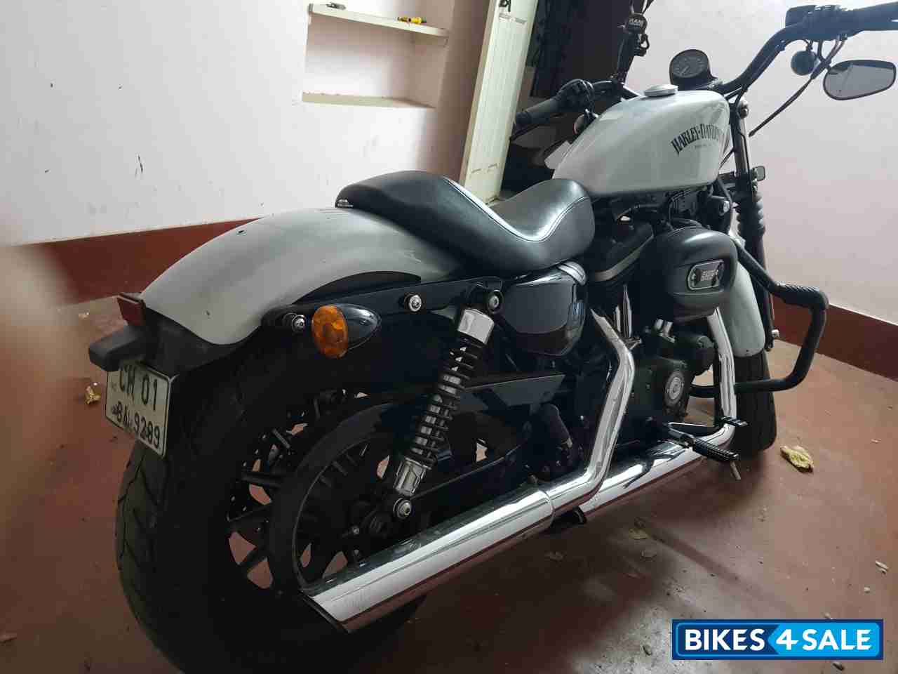 Silver Harley Davidson Iron 883