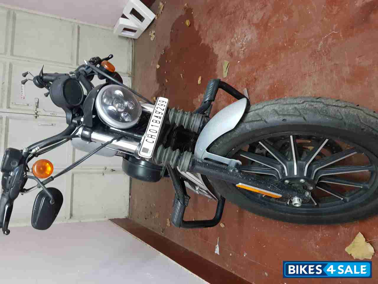 Silver Harley Davidson Iron 883