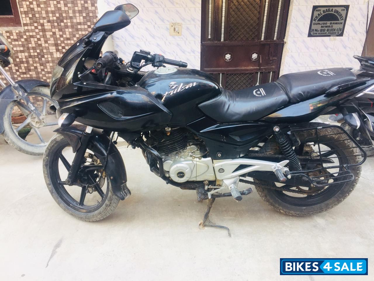 Bajaj Pulsar 220F