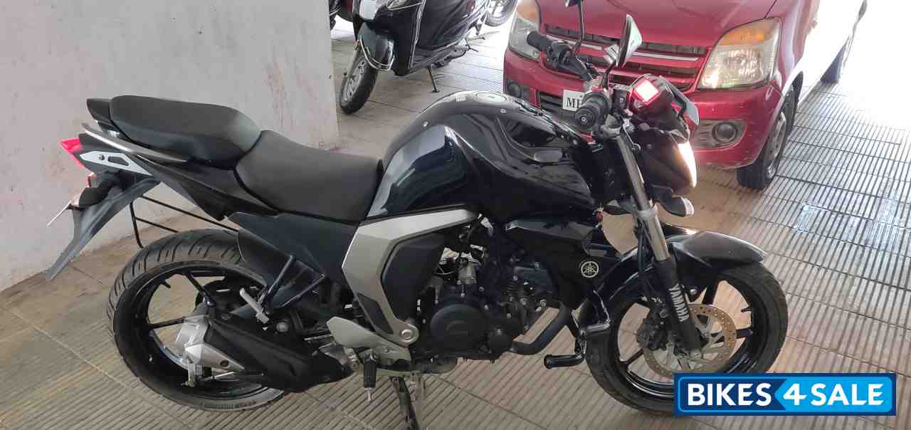 Black Yamaha FZ FI V2