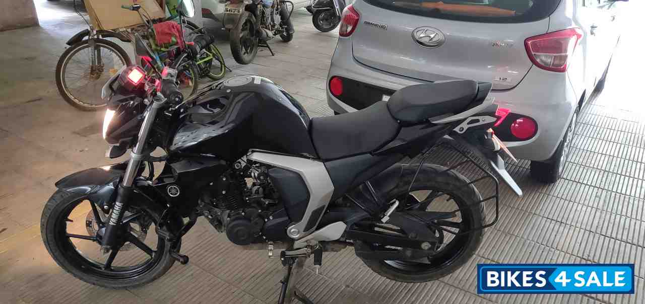 Black Yamaha FZ FI V2
