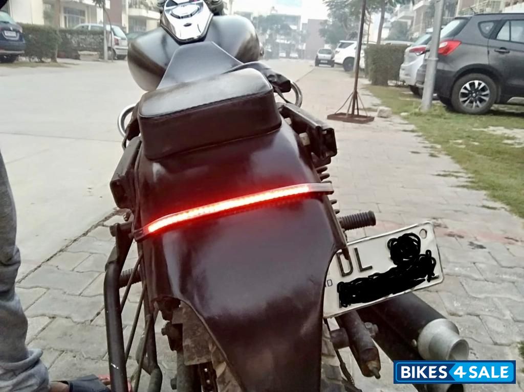 Black Bajaj Avenger 220 DTS-i