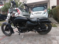 Black Bajaj Avenger 220 DTS-i