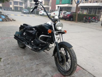 Black Bajaj Avenger 220 DTS-i