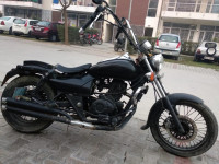 Black Bajaj Avenger 220 DTS-i