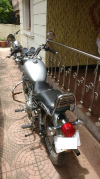 Silver Royal Enfield Thunderbird 350
