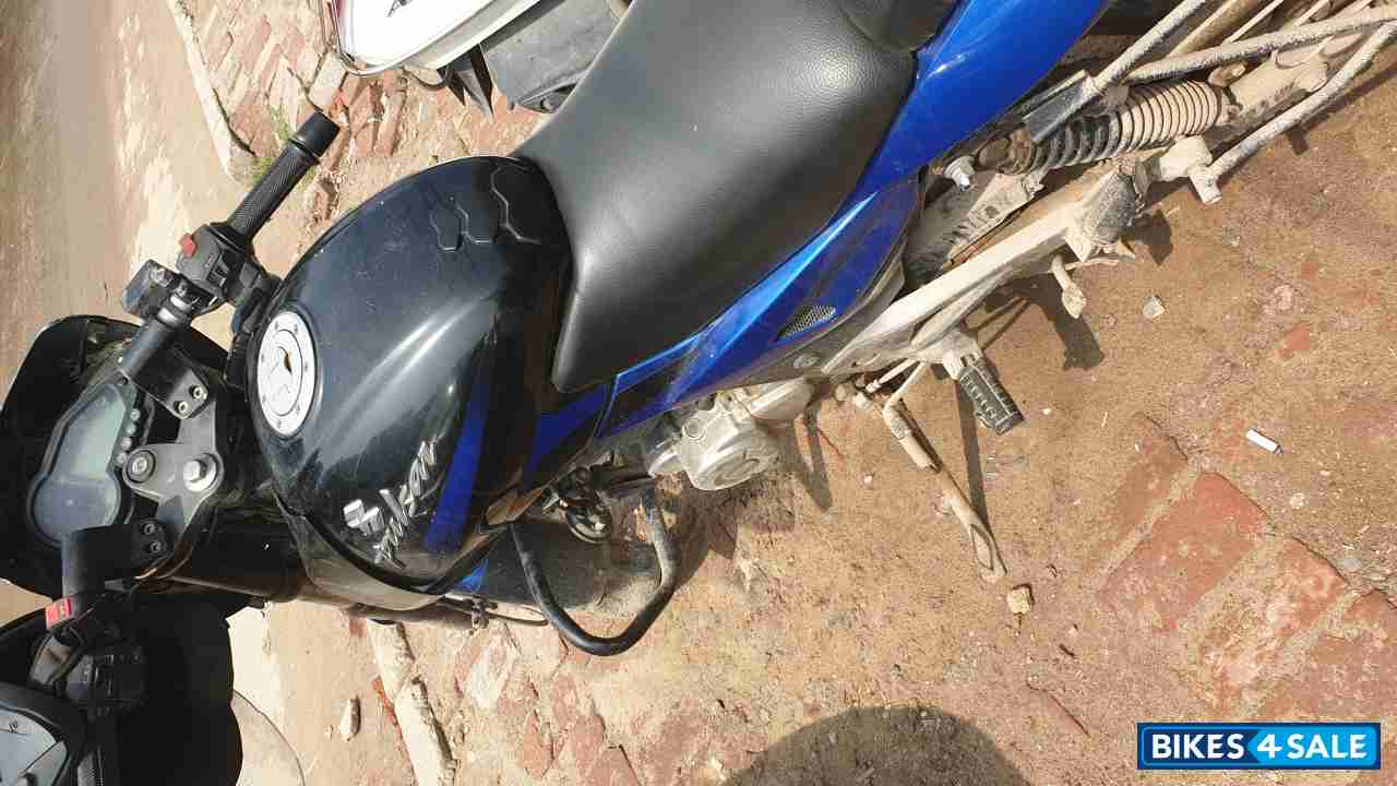 Blue Bajaj Pulsar 180 DTSi